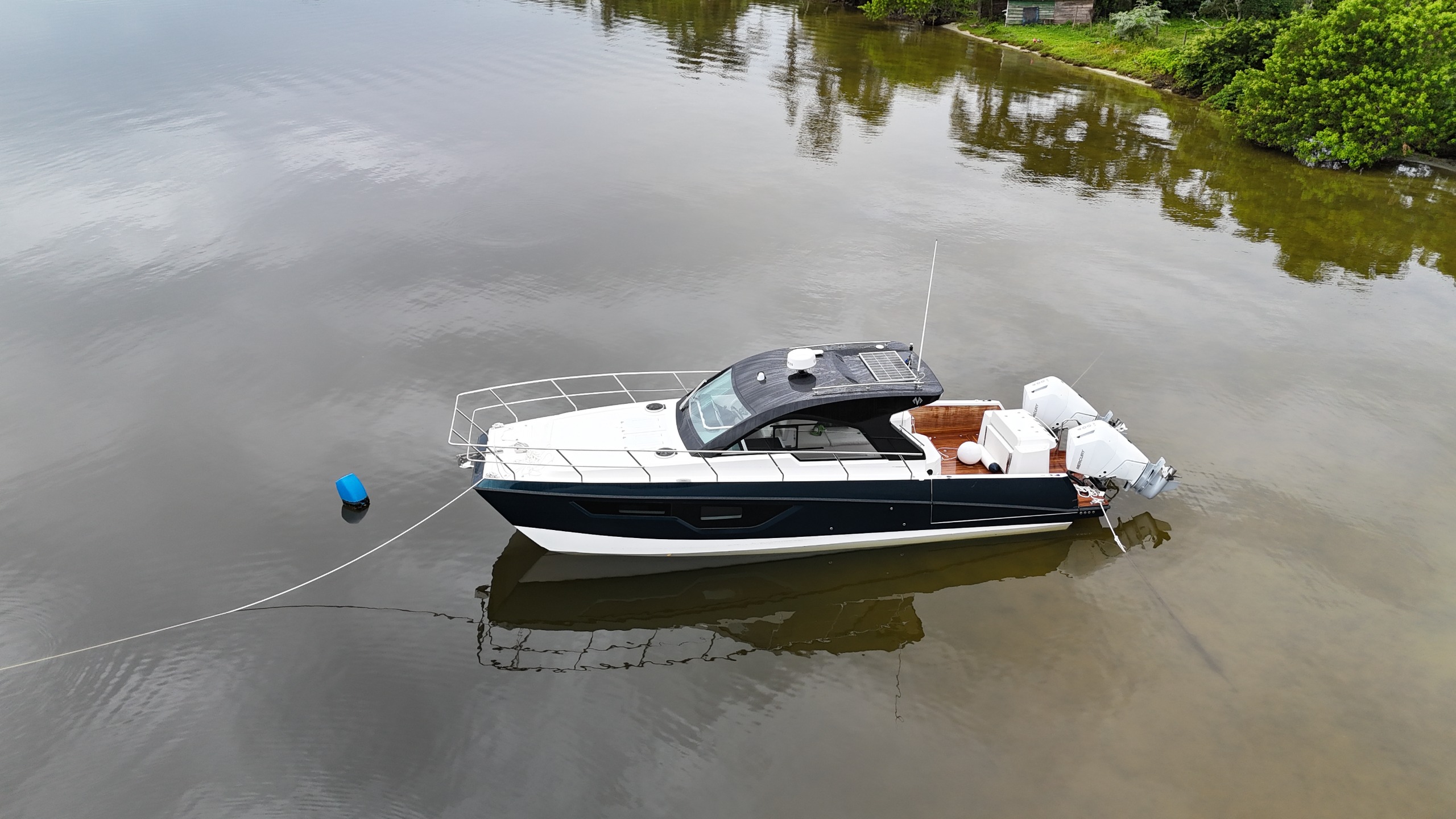 Foto Catamarã Titan Cabin